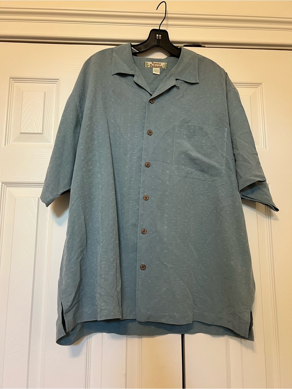 Vintage Tommy Bahama Men's 100% Silk Short Sleeve Camp Shirt Blue - size L